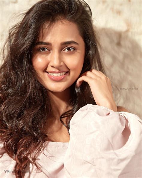 Tejasswi Prakash Phone Wallpapers - Wallpaper Cave