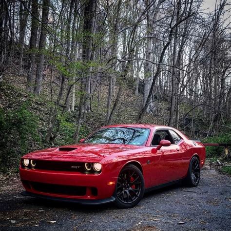 Dodge Challenger SRT Hellcat in Tor Red