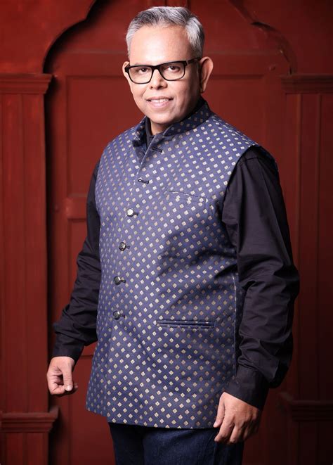 Best Portrait & Headshot Photographer in Kolkata | Family Photography