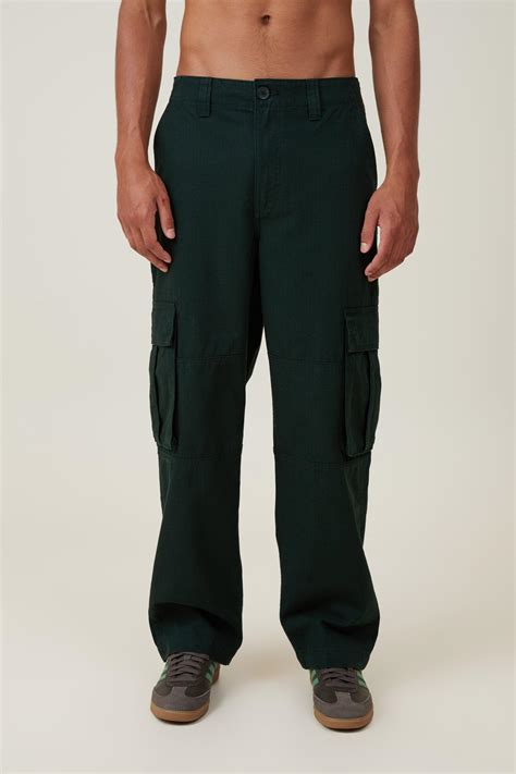 Baggy cargo pant - dark trekking green ripstop Cotton On Pants & Chinos ...