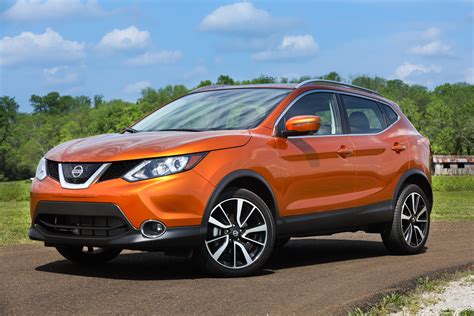 2017 Nissan Rogue Sport SL AWD Platinum: The Shrink-to-Fit Rogue ...