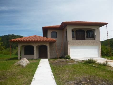 CHIRIQUI VOLCAN CASA NUEVA EN VENTA EN SERENITY HILLS