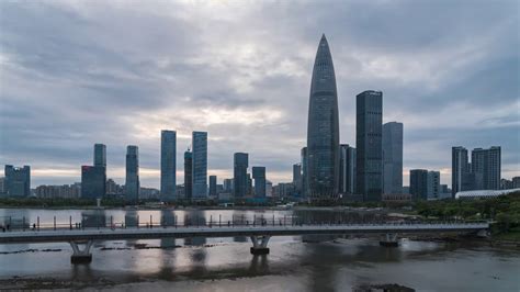 深圳湾人才公园的城市夜景一流。还是上周去深圳时拍的。