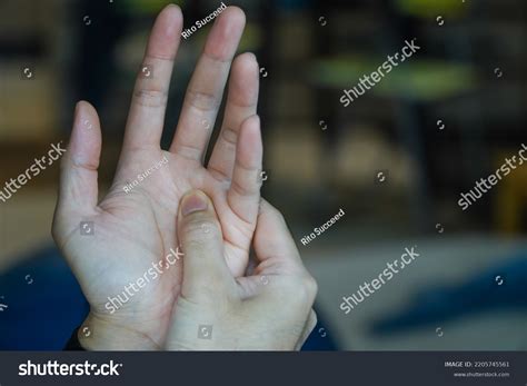 Trigger Finger Disease Locking Finger Stenosing Stock Photo 2205745561 | Shutterstock