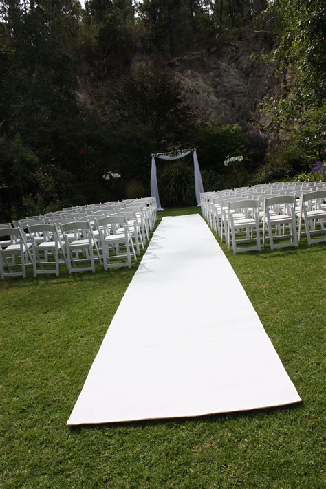 Simple Wedding Decorations: Stunning White Carpet Runner