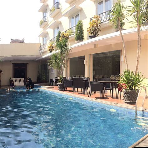 EMERSIA MALIOBORO HOTEL (Yogyakarta Region) - Hotel Reviews, Photos ...
