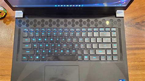 Alienware X15 R2 Weight 的图像结果