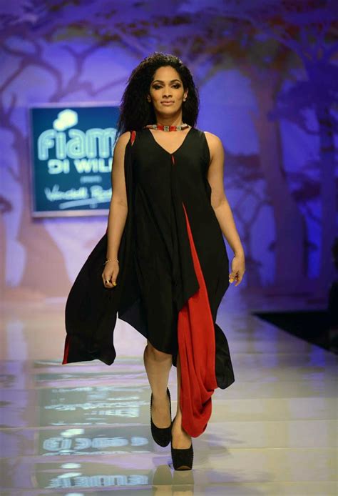Designer turns showstopper on Day 4 of Wills India Fashion Week - India ...