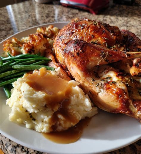 Thanksgiving Food List: 7 Must-Have Dishes for Joyful Feasting