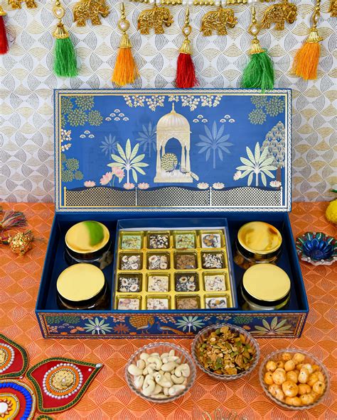 Premium Hamper – Merak Cakes