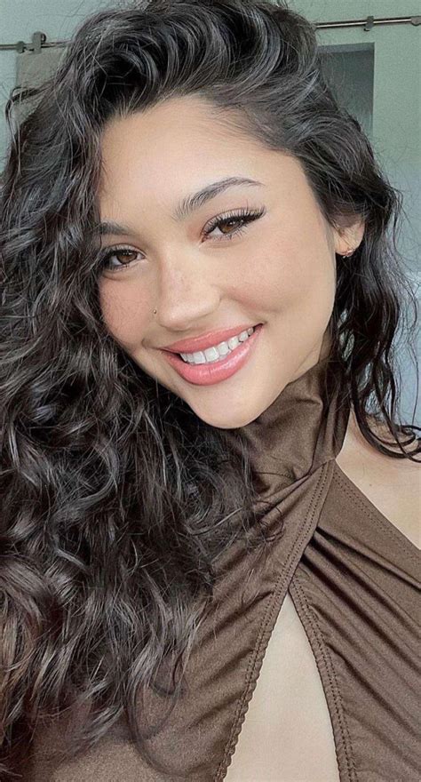 Bella Ramos | Scrolller