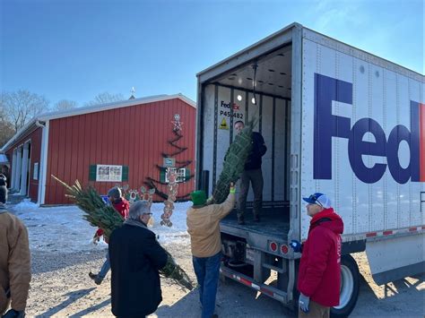 New York Guard Soldiers volunteer to assist in Trees for Troops ...