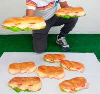 Fabricantes dummies publicitarios, botargas y esculturas Bogotá