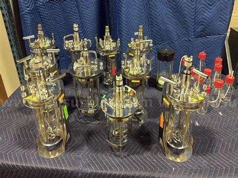 10 Piece Bioreactor Vessel w/Small Glass Bottles | AllSurplus