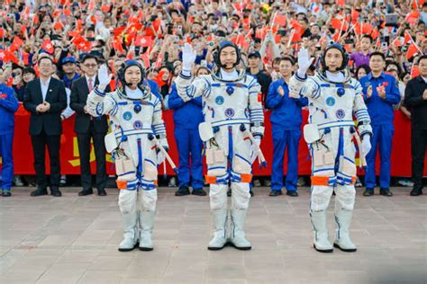 Doubts grow over NASA’s plan for a moon base as China races ahead
