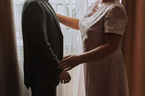 Teacher Attends Wedding of Former 3rd Grade Student, 22 Years After He ...