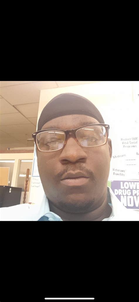 Ok detectives, is this big tits job or the food stamp office?🧐😂 : r ...