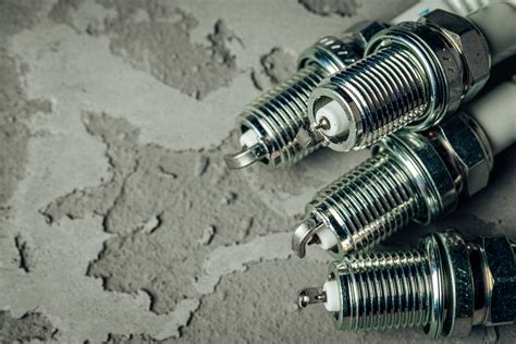 Bujías de Cobre, Platino o Iridio: ¿Qué material elegir para mejorar el ...