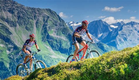 5 Best Trails for Cycling Tour in Indian Himalayas - lifeberrys.com
