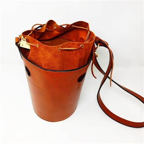 Handcrafted leather bucket bag - Il Sellaio