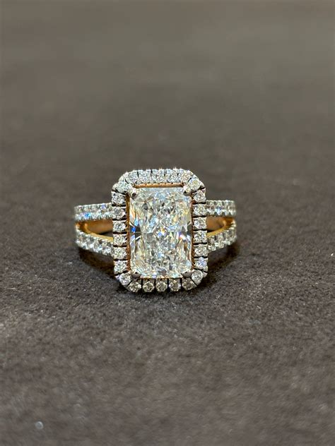 Golden Halo Lab Diamond Ring – Circle of Light – Fiona Diamonds