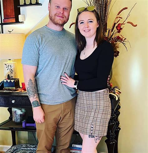 Hebrew News - ‏בעלה של השוטרת הנשואה שבמרכז שערוריית המין הקבוצתי במשטרת טנסי תומך באשתו