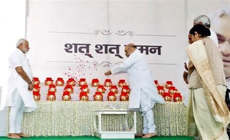 PM Narendra Modi, Amit Shah hand urns with Atal Bihari Vajpayee's ashes ...