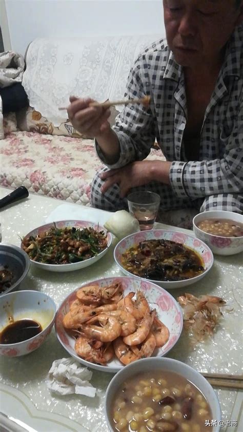 东北小城普通人家的晚饭，咸菜大碴粥，青岛打工孩子给寄的海鲜-搜狐大视野-搜狐新闻