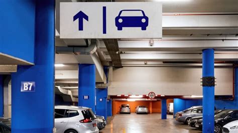 Mumbai: 2 Injured As 4-Wheeler Lift Parking System Collapses In Khar West