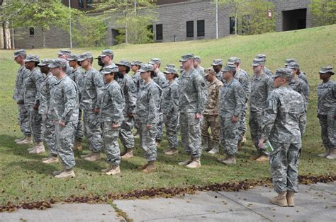 Young officers learn drill lesson | Article | The United States Army