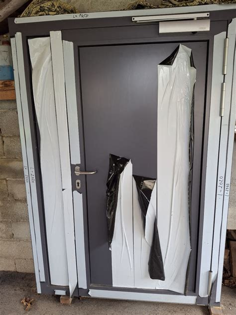 Vhodna vrata za stanovanjsko hiso