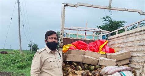 आबकारी विभाग द्वारा चार पहिया पिकअप वाहन से 34 पेटी देशी विदेशी मदिरा ...