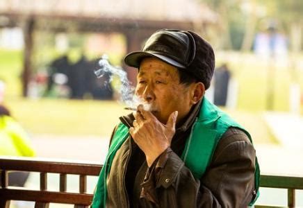 有人活到90岁还在抽烟，所以抽烟能长寿？这种观点害惨了太多人