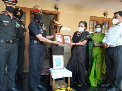 Indian Army carries Victory Flame to 1971 war hero's house in ...