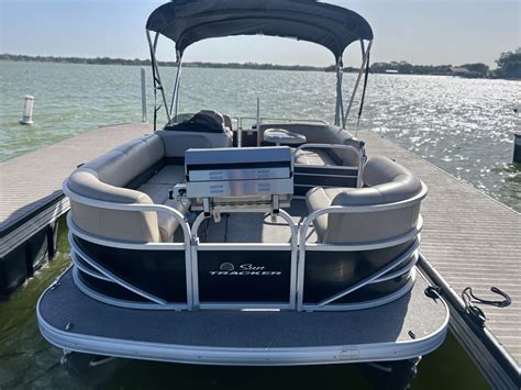 2017 22’ tritoon on Lake Ray Hubbard and Joe Pool Lake | Getmyboat