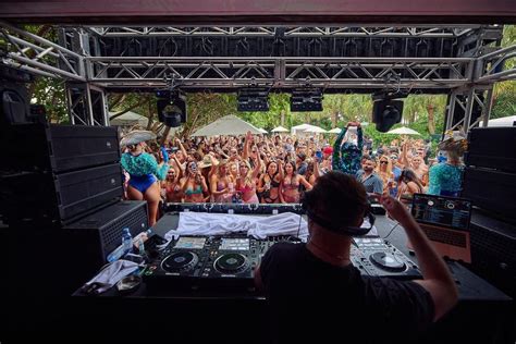 10+ Best Beach Parties In Miami (2024 Edition)