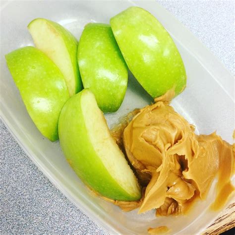 Are Apples And Peanut Butter A Good Snack Before Bed at Gary Razo blog