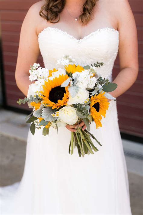Make Your Own Sunflower Wedding Bouquet at Georgia Sturt blog