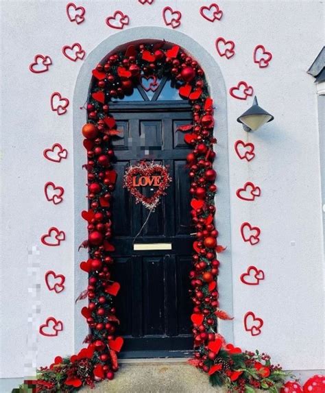 21 Heartwarming Valentine's Door Decorations to Welcome Love Home