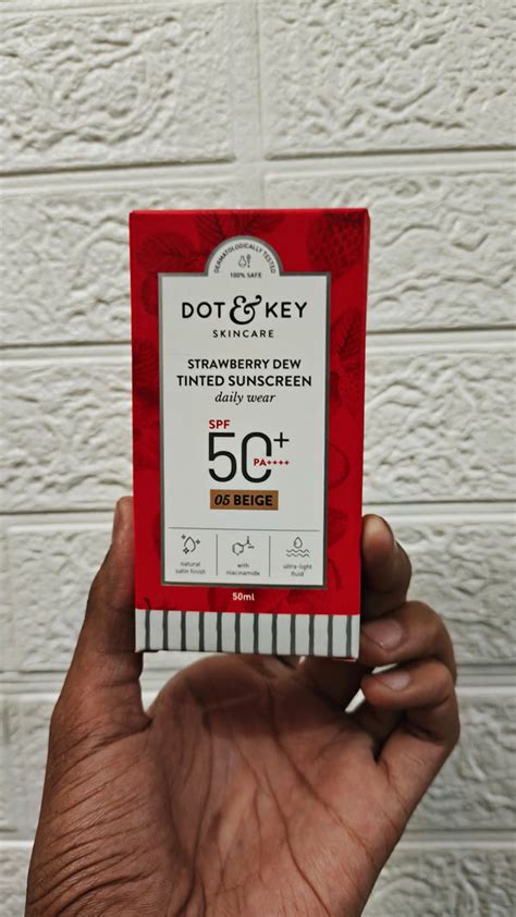 Dot & Key Strawberry Dew Tinted Sunscreen SPF 50+ PA++++ (05 Beige ...