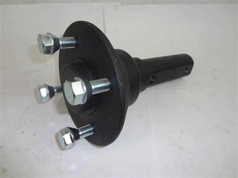 Equipièce : MOYEU AK 375 KG FUSEE 2 TROUS 100 X 4