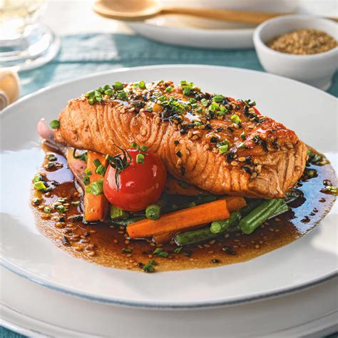 Salmón fresco a la sartén con reducción de vinagre de Módena