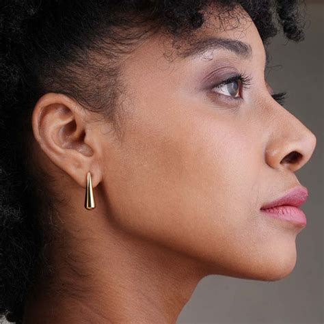 Sleek Teardrop Studs – PALMONAS