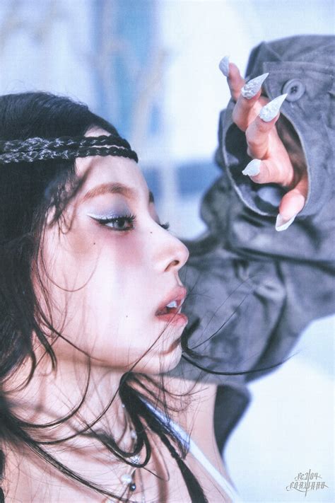 Watch: NMIXX Intrigues With Stylish MV For "KNOW ABOUT ME" Comeback | Soompi