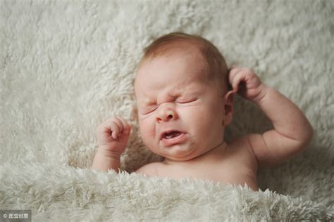 1个月婴儿腹胀怎么排气（婴儿肚子胀要紧吗）-幼儿百科-魔术铺