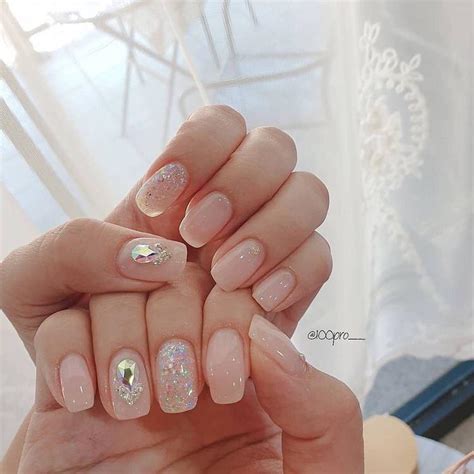 Stunning Short Nail Designs to Steal the Show on Your D-Day