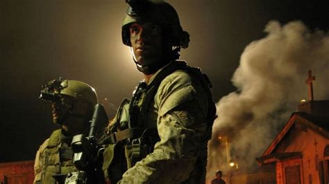 《勇者行动》一部超燃的战争电影，100%的装备压制，狙击手的配合让人大呼过瘾