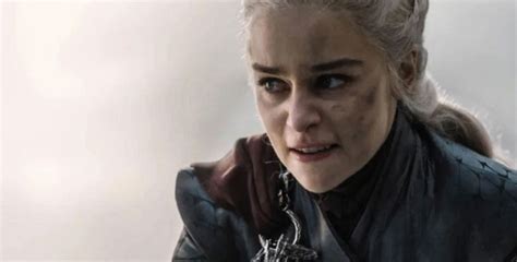 How Emilia Clarke Lost It When She Read The GOT Script About Daenerys ...
