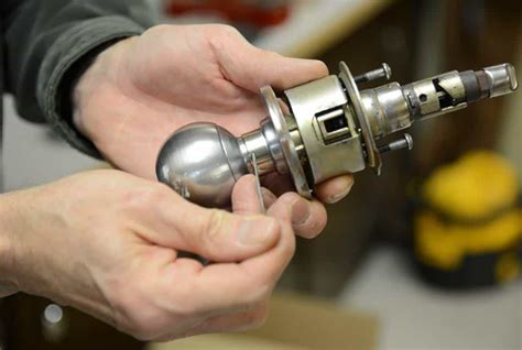 Locks & Locksmiths Service 的图像结果