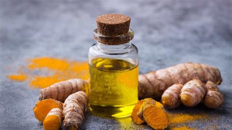 Beauty Benefits Of Turmeric Oil: Here's How This Oil Can Promote Skin ...